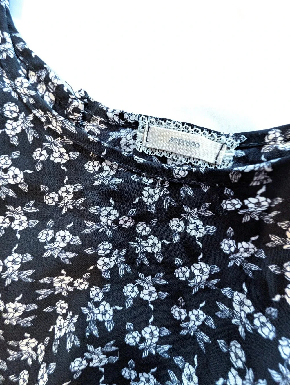 Soprano Mini Dress Long Sleeved Back & White Ditsy Floral Ruffles Girls Size XL
